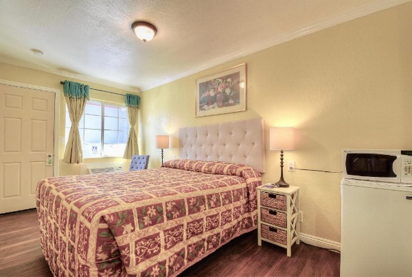 Bayside Inn image 13