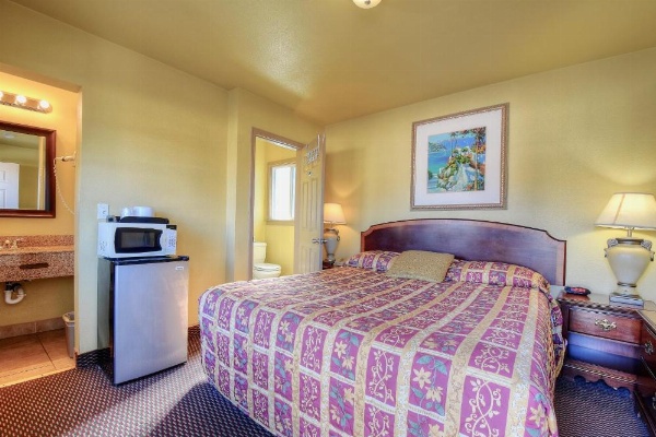 Bayside Inn image 39